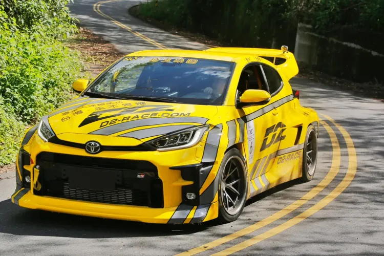 廖洋參加拉力賽遇到火燒車。取自廖洋臉書