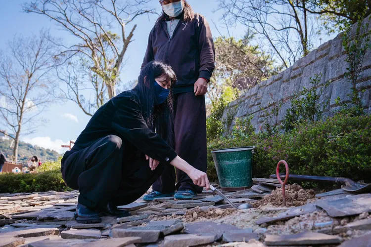 白癡公主與家人依照父親遺願，選擇環保葬。取自白癡公主臉書