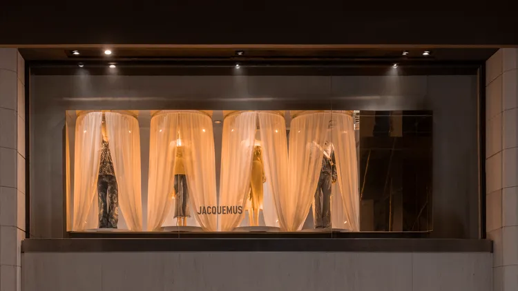 以「店中店」形式呈現的JACQUEMUS期間限定店，重現了品牌2023春夏Le Raphia秀場的靈感。ART HAUS提供