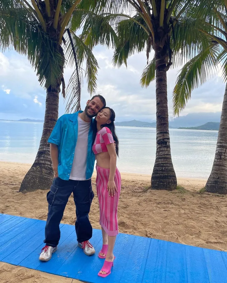 Jennie（右）與JACQUEMUS創辦人Simon Porte Jacquemus交情極好。翻攝jennierubyjane IG