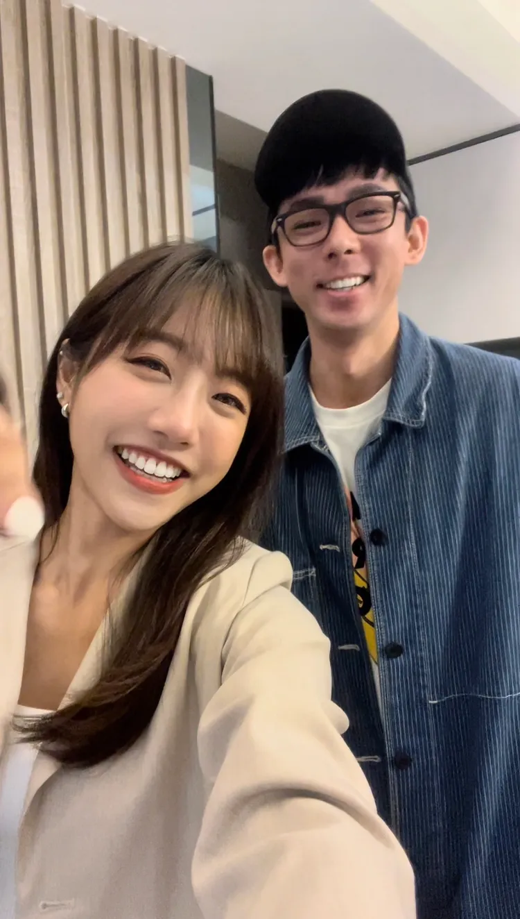 蔡佩軒與百萬YouTber阿滴分享自己的新歌。可瑞思國際娛樂提供