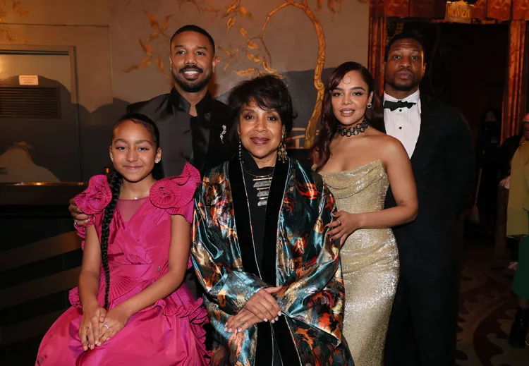 蜜拉戴維斯肯特（左起）、麥可B喬丹、菲莉西亞拉沙德、泰莎湯普森與強納森梅傑斯等要角，出席《金牌拳手3》洛杉磯首映。達志