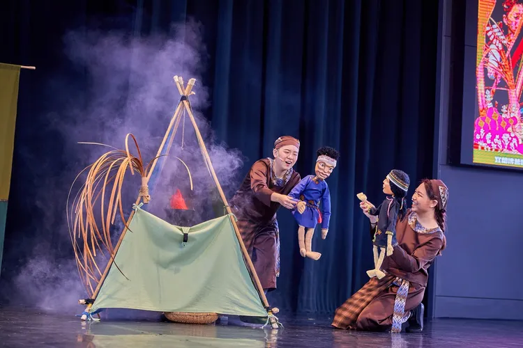 誠品生活時光限定店—土城青福4/15邀請台灣首創當代偶劇團「無獨有偶」演出知名節目《太陽之子》。業者提供