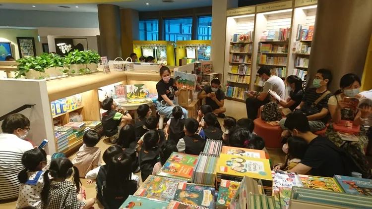 全台誠品書店逾40場兒童說故事活動北中南接力串連，滿檔兼具趣味與教育意義的兒童系列活動，讓小朋友邊玩邊學。業者提供