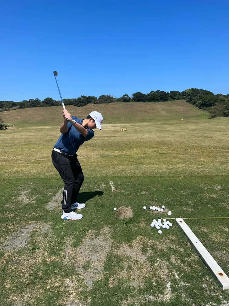 世界球后曾雅妮日前進行髖關節手術，昨天已可以打球了。翻攝臉書「Yani Tseng」