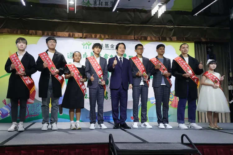 賴清德出席「2023年全國自強兒少表揚活動」。府提供