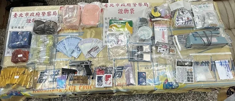 警方查扣毒品等證物。翻攝畫面