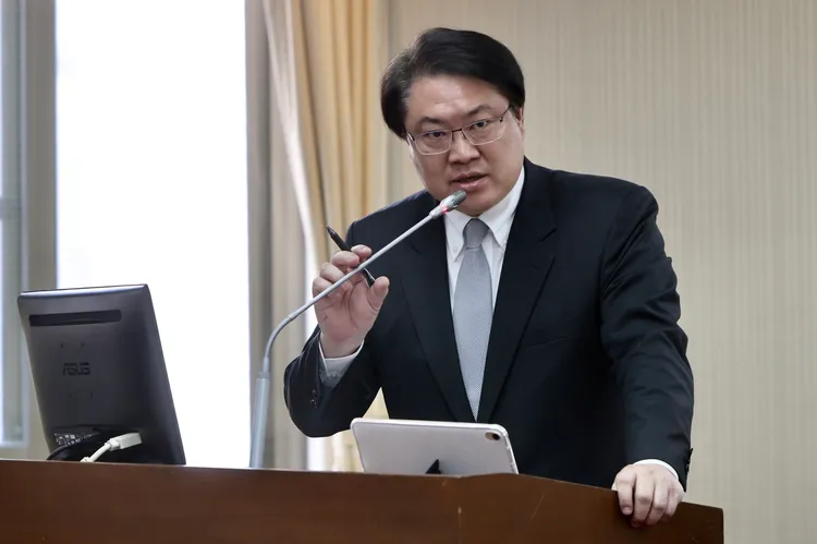 內政部長林右昌今天赴內政委員會備詢。林林攝