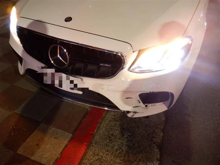 賓士駕駛供稱路況不熟。翻攝畫面