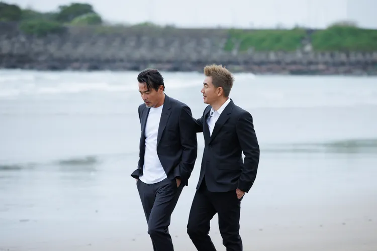 李銘順（左）與任賢齊25年前都一樣演過「楊過」一角。相信音樂提供