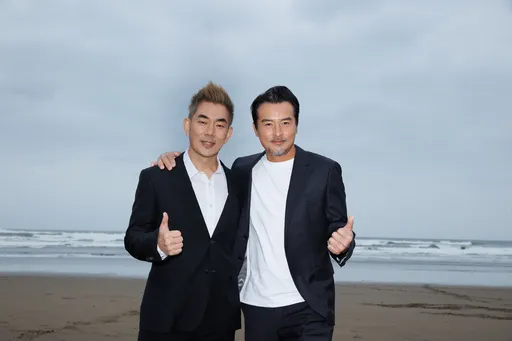 25年前《神鵰俠侶》楊過現在長這樣 雙帥合體好凍齡