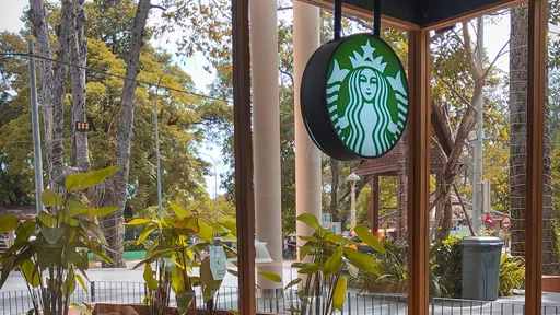 結婚日在星巴克消費兼化妝「店經理嗆滾出去」 新娘摃上業者