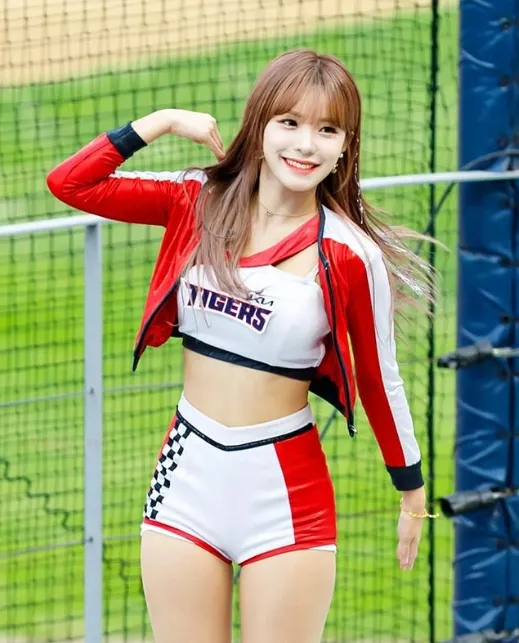 超高言值和好身材圈粉無數，但也因此惹來非議。引自李多慧IG