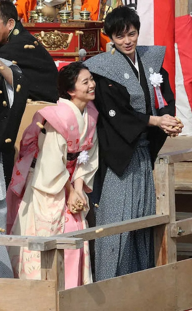 大島優子(左)和林遣都因拍戲結緣，交往一年結婚。翻攝日本yahoo