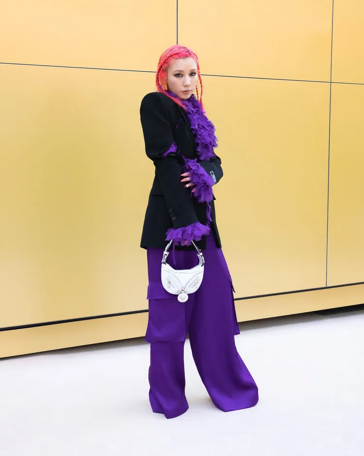 在《今際之國的闖關者》中飾演「紅心Q」的日本女星仲里依紗。品牌提供