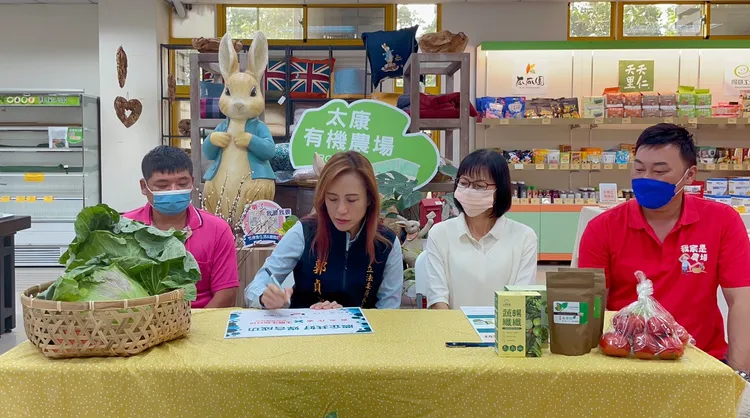 郭貞慧媒合生展生科與溪北地區農民展開契作收購。郭貞慧提供