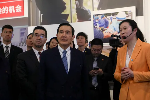 馬英九訪中搭高鐵前往長沙　國台辦主任宋濤陪同面對面共乘