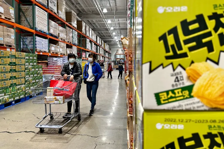 好市多會員價吸引民眾搶購。林林攝