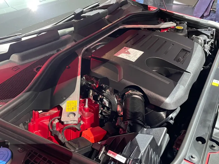 全新Range Rover Sport採用Ingenium 3.0升MHEV 6 缸渦輪增壓汽、柴油引擎，圖中汽油動力具備400匹與56.1kgm最大動力輸出，0-100km/h加速可於5.7秒完成。林浩昇攝