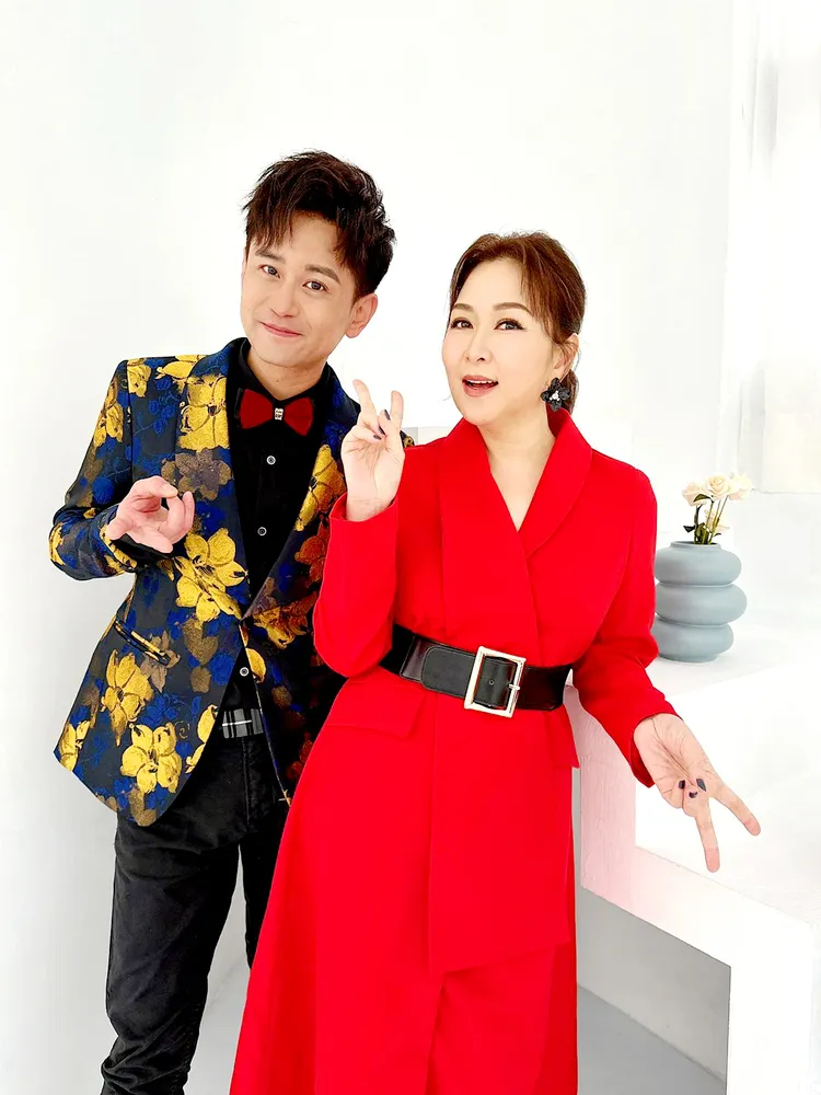 張秀卿與吳俊宏開心對唱。豪記唱片提供