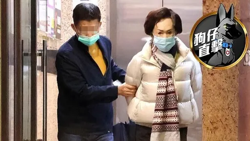狗仔直擊|連方瑀iPhone 14 Pro愛不釋手 隨扈攙扶上下車摸黑就醫