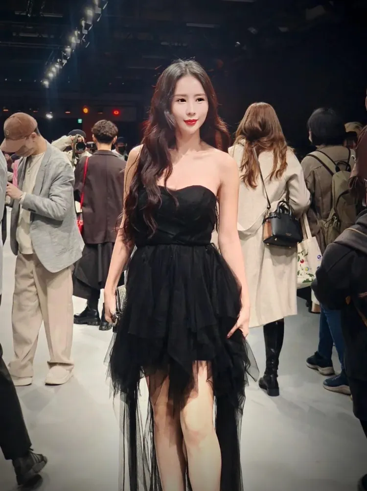 甄馨夢想登上伸展台。