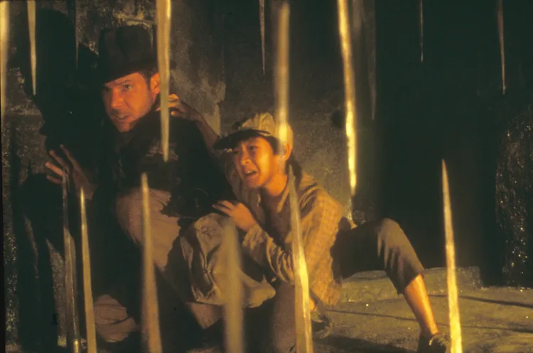 關繼威（右）12歲時演出第一部電影，就是與哈里遜福特合拍《魔宮傳奇》。達志