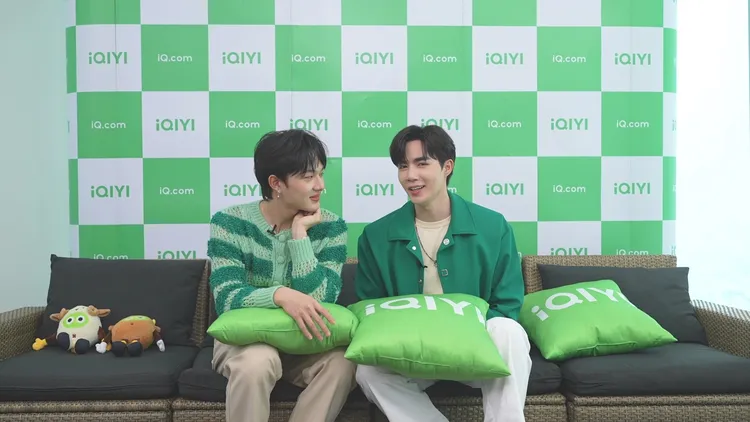 Nunew（左）與Zee之間沒有祕密，放閃「只有愛」。愛奇藝國際站提供