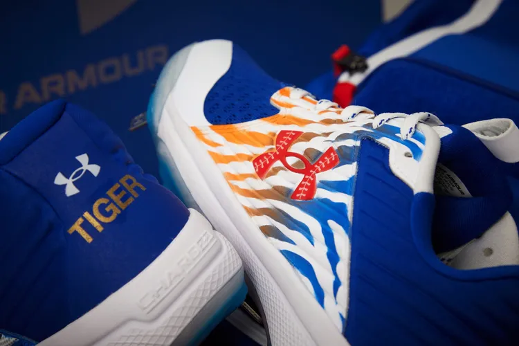 UA訂製棒球釘鞋在品牌Logo處畫上棒球縫線，達到畫龍點睛的效果。品牌提供