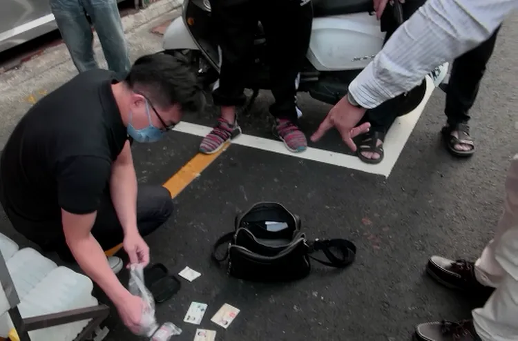 警方起出少量海洛英及安非他命毒品。民眾提供