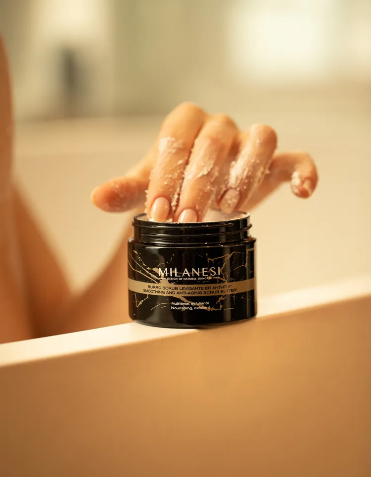 絲滑抗皺身體去角質，150ml／2390元。品牌提供