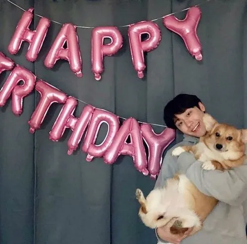 李到晛領養柯基犬「秋天」，拍《黑暗榮耀》前會在家跟愛犬對戲練習。翻攝李到晛IG