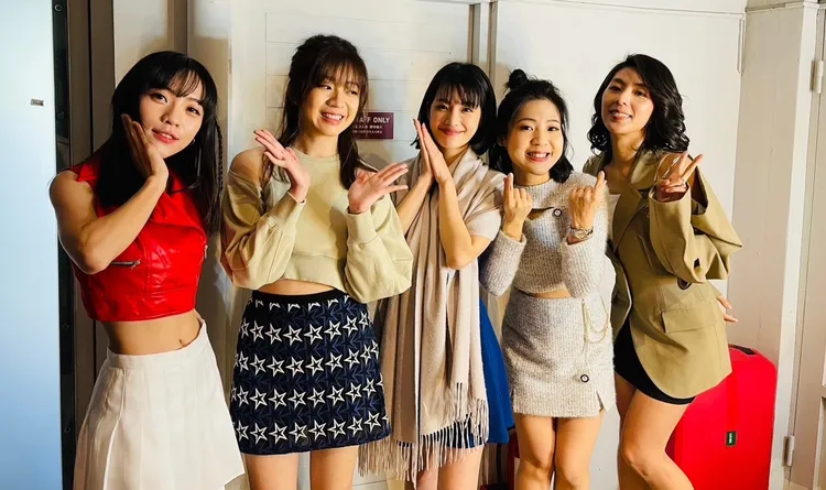 女主角林辰唏與四位跨黨派政治人物。黃捷服務處提供