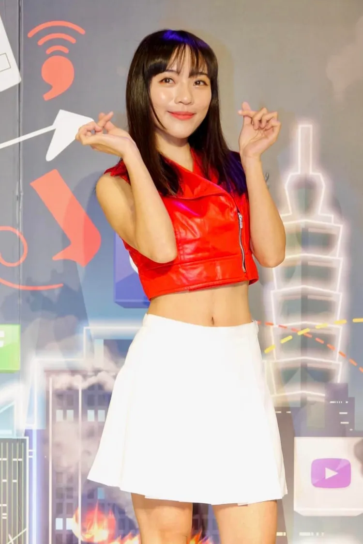 網友注意到黃捷完美腹肌。翻攝黃捷臉書