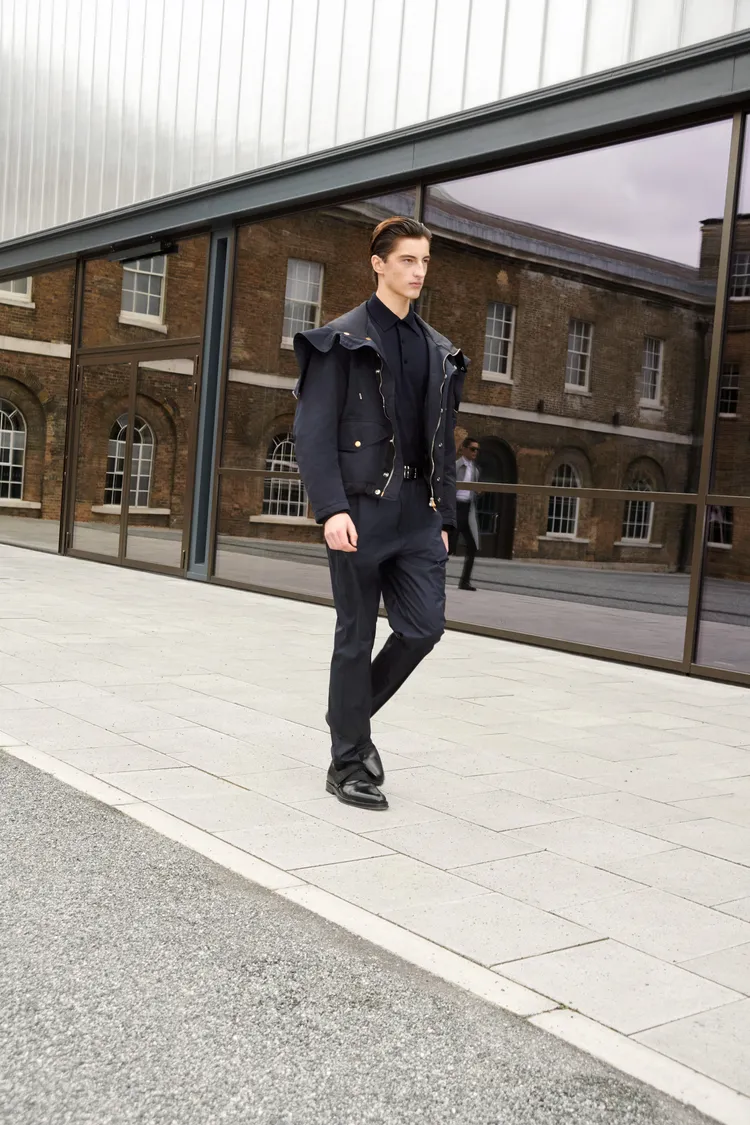 本季dunhill以「In Movement」為題，梳理品牌於當前時尚舞台上的定位。品牌提供