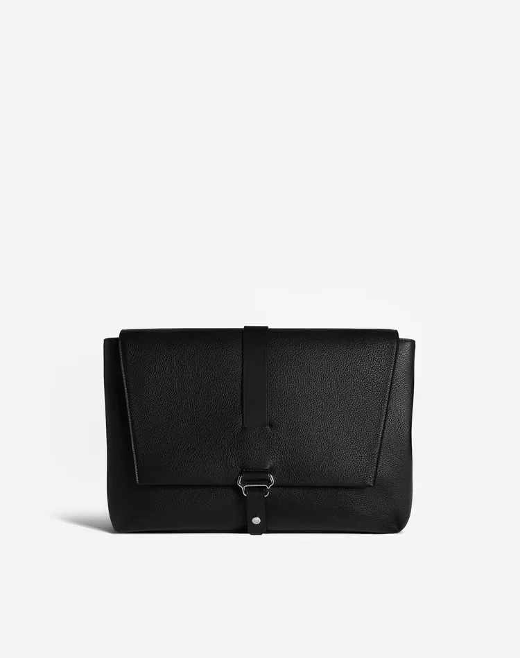 1893 Harness翻蓋包，6萬950元。品牌提供