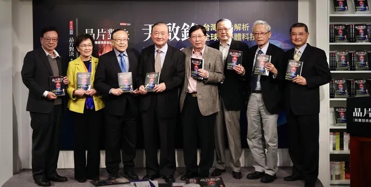 尹啟銘好友出席新書發表祝賀。林林攝