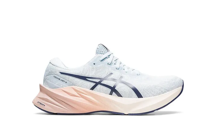 Novablast. 3跑鞋，4580元。品牌提供