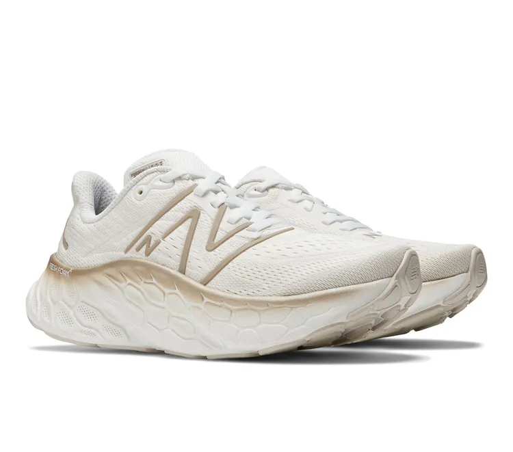 Fresh Foam X More v4跑鞋，4280元。品牌提供