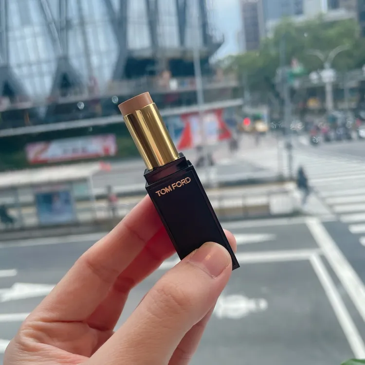 時尚柔霧高訂遮瑕膏，2500元。張家玲攝