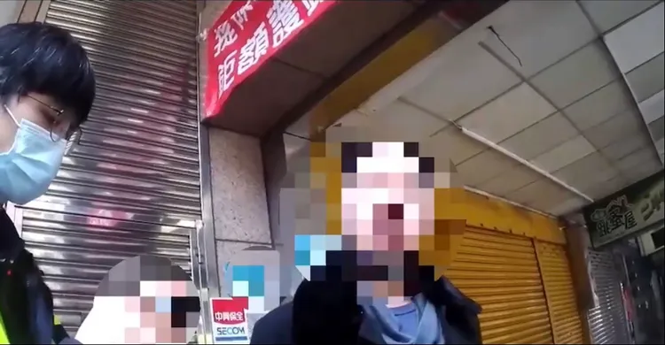 警方向林姓被害人告知這是詐騙。板橋警分局提供