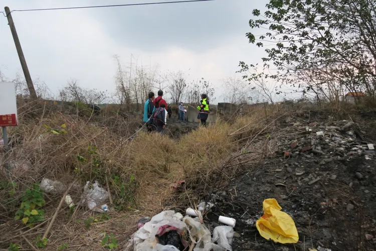 連假期間公墓火警頻傳，佳冬一名老翁疑被燒死。翻攝畫面