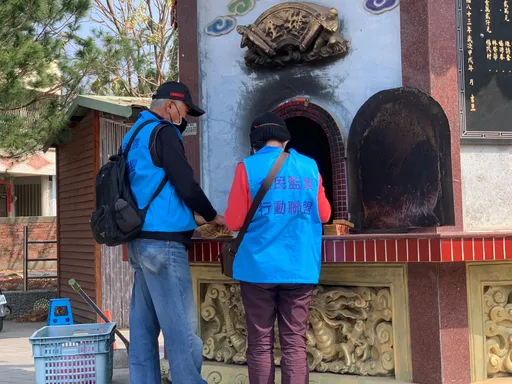 南投立委補選｜投票所外裝設錄影器材　「監票聯盟」3人被警帶回偵辦