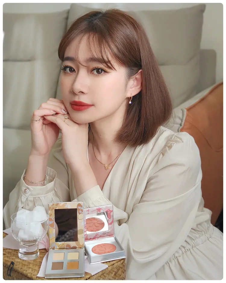 女神試用氣泡蜜桃色，再搭配燕麥拿鐵眼影盤，打造亮眼妝容。