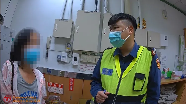 王姓婦人開心被偶像圈粉，急忙跑到郵局匯款應援。讀者提供