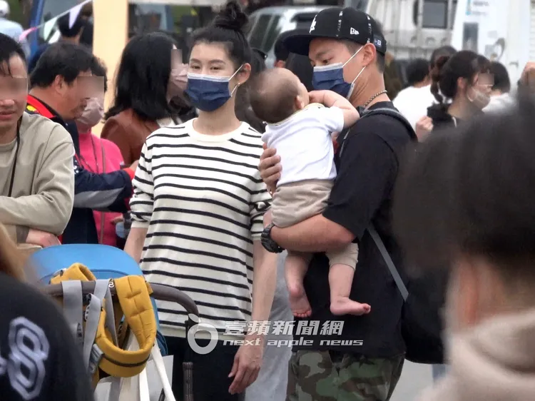 一家四口到華中露營場參加第三屆「Viva Glamping 國際露營展」。特勤中心攝