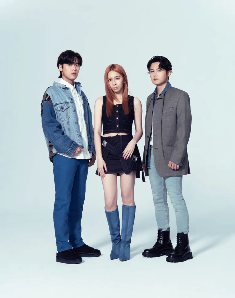 告五人為《光露營就很忙了》唱主題曲。