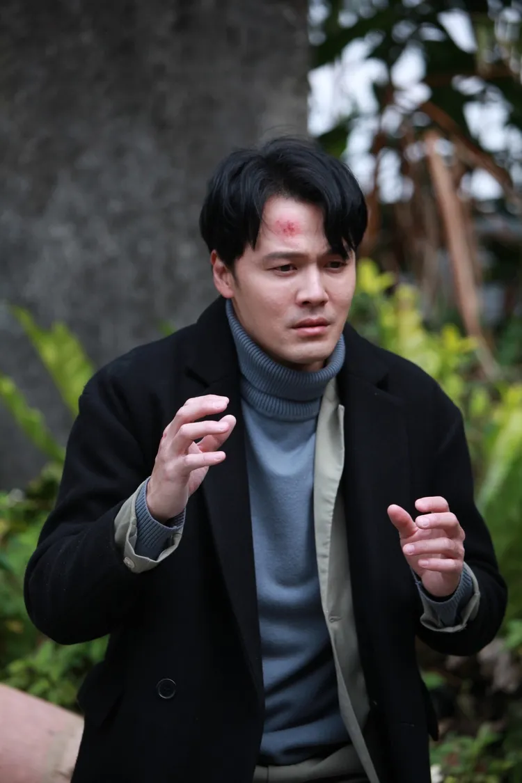 黃文星摔到頭意外想起自己的身世。 民視提供