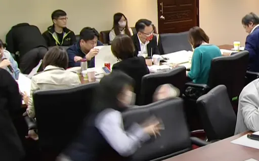 立院工作人員跌倒　現場5醫師馳援！石崇良：衛環是「最安全」委員會