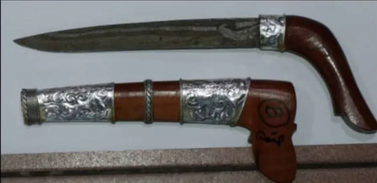 犯案用的刀刃。取自中國報